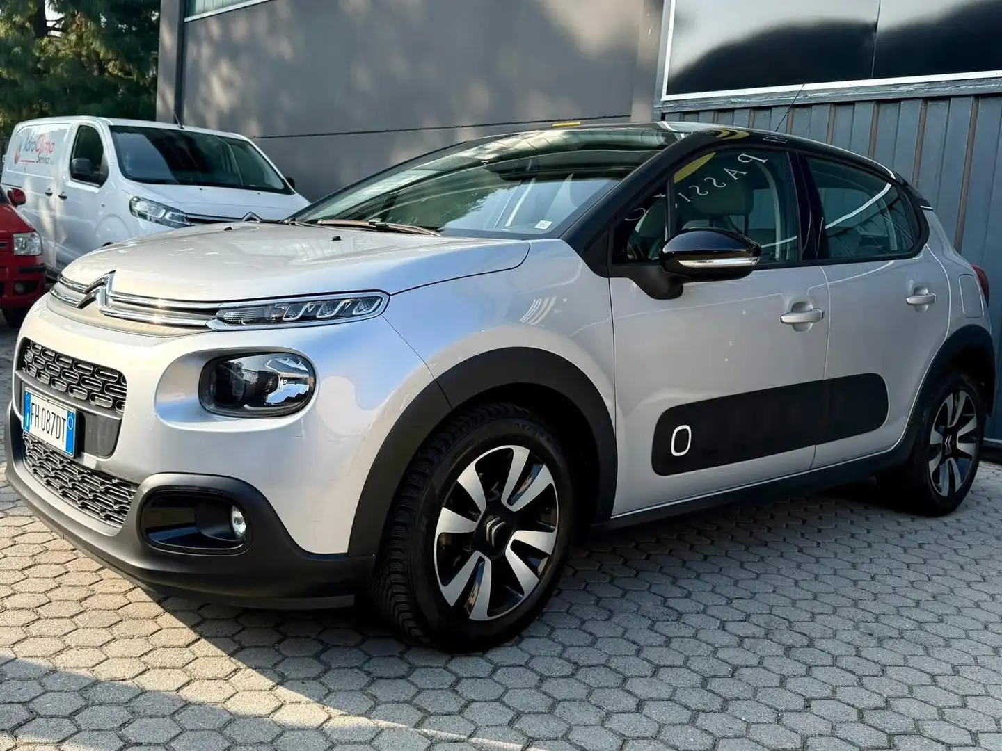 Citroen C3 C3 1.2 Benzina puretech Shine 82cv Neopatentati Argent - 2