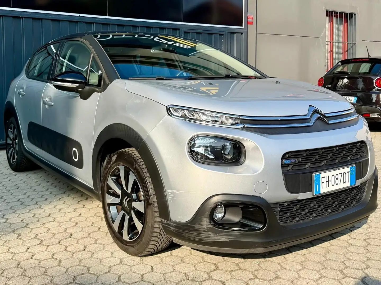 Citroen C3 C3 1.2 Benzina puretech Shine 82cv Neopatentati Argent - 1