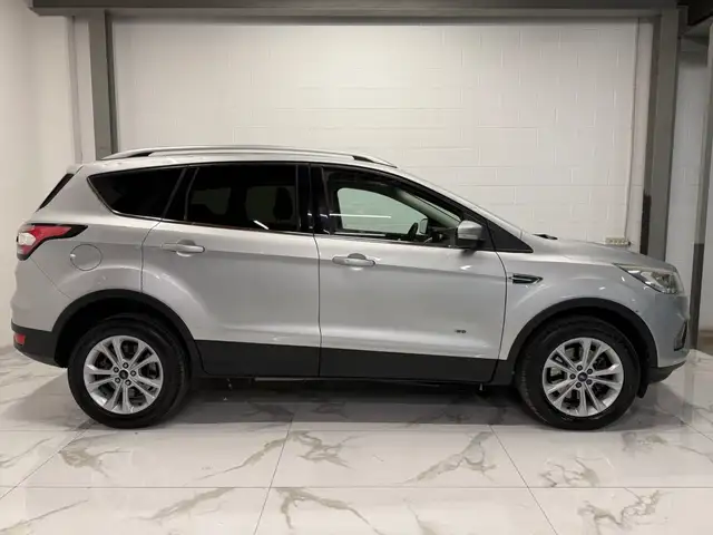 Ford Kuga view 3