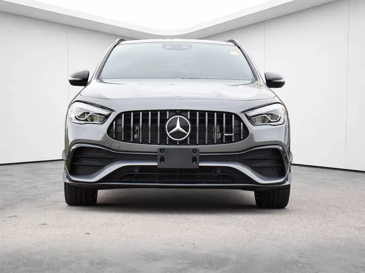 Mercedes-Benz GLA снимка Mercedes-Benz GLA