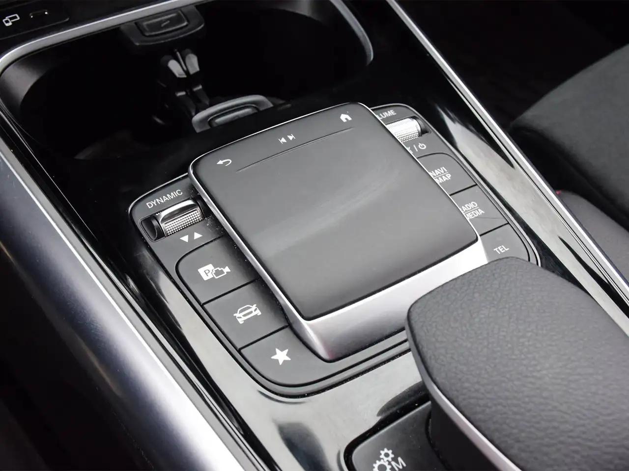 Mercedes-Benz GLA снимка Mercedes-Benz GLA