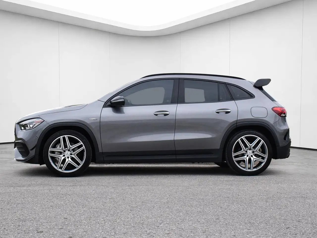 Mercedes-Benz GLA снимка Mercedes-Benz GLA