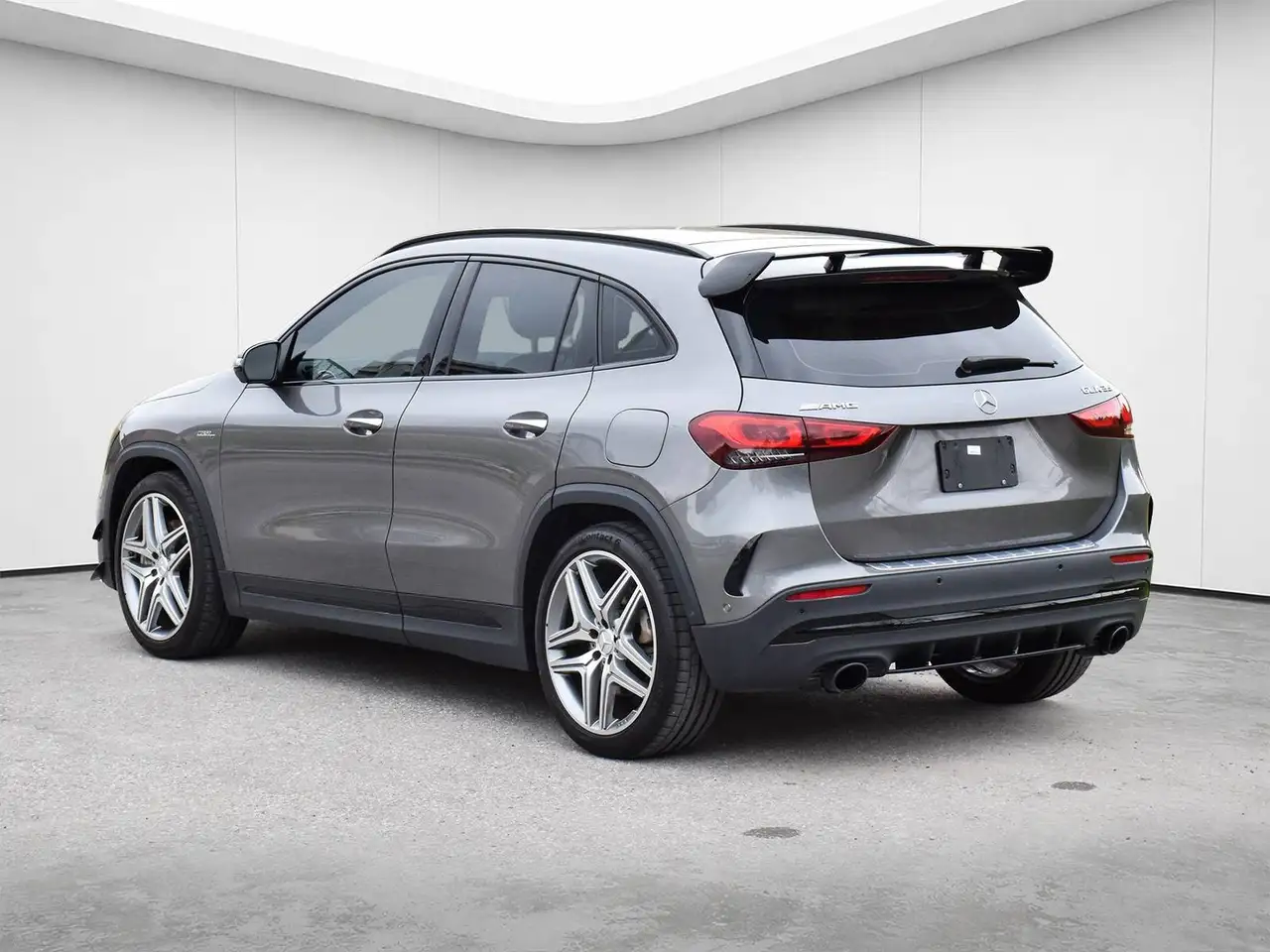 Mercedes-Benz GLA снимка Mercedes-Benz GLA