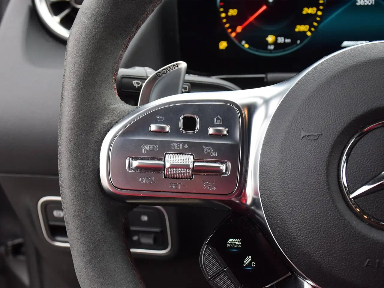 Mercedes-Benz GLA снимка Mercedes-Benz GLA