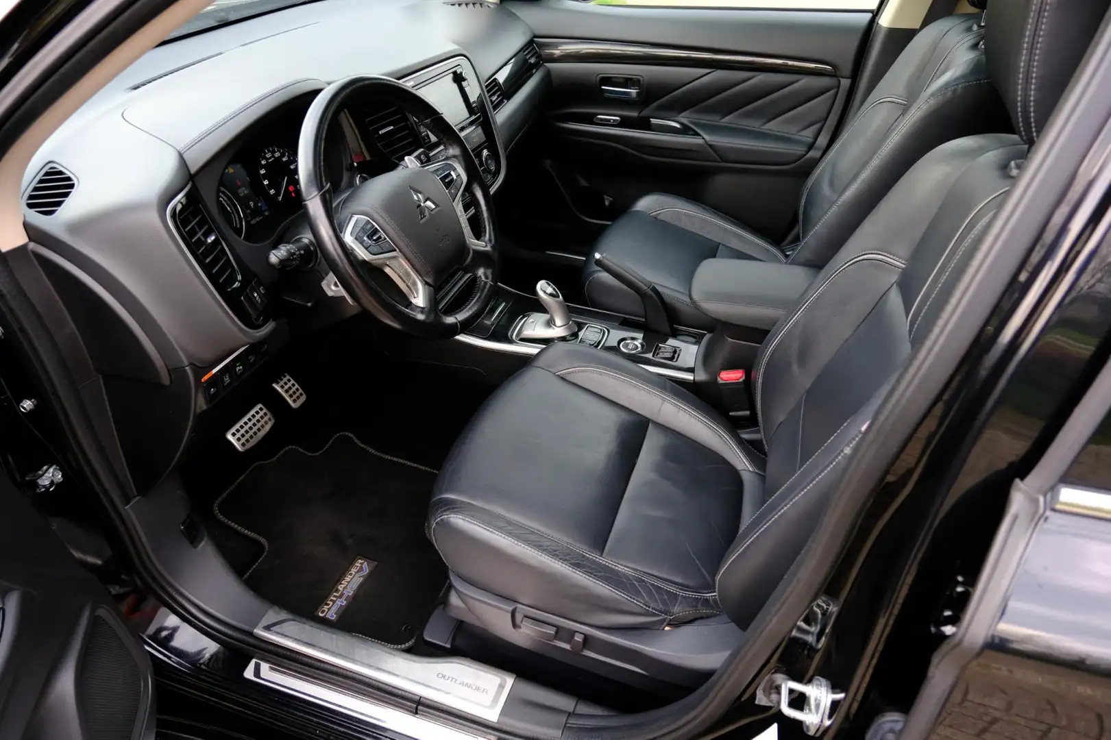 Mitsubishi Outlander 2.0 PHEV instyle+ Aut. Leder|Pano|Navi|LED|Cam Negro - 2