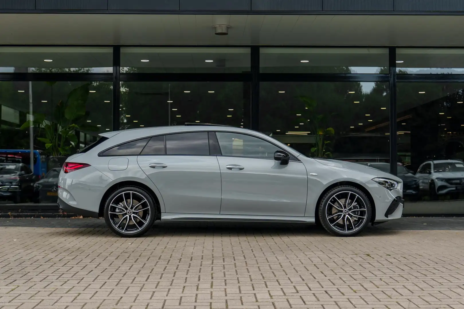 Mercedes-Benz CLA 250 250e Shooting Brake Business Solution AMG line + | Grijs - 2