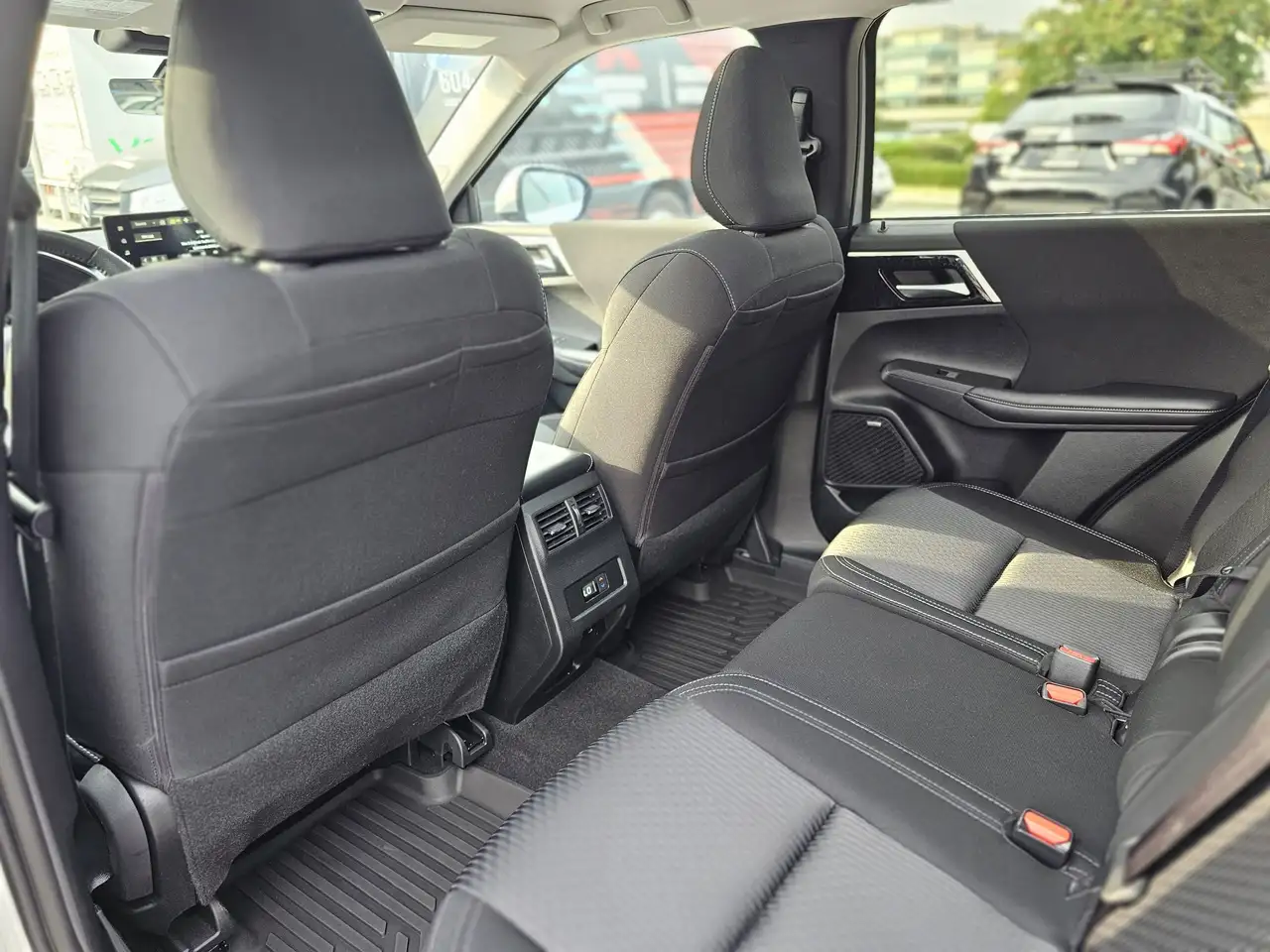 Mitsubishi Outlander снимка Mitsubishi Outlander