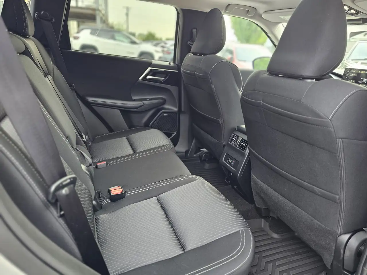 Mitsubishi Outlander снимка Mitsubishi Outlander