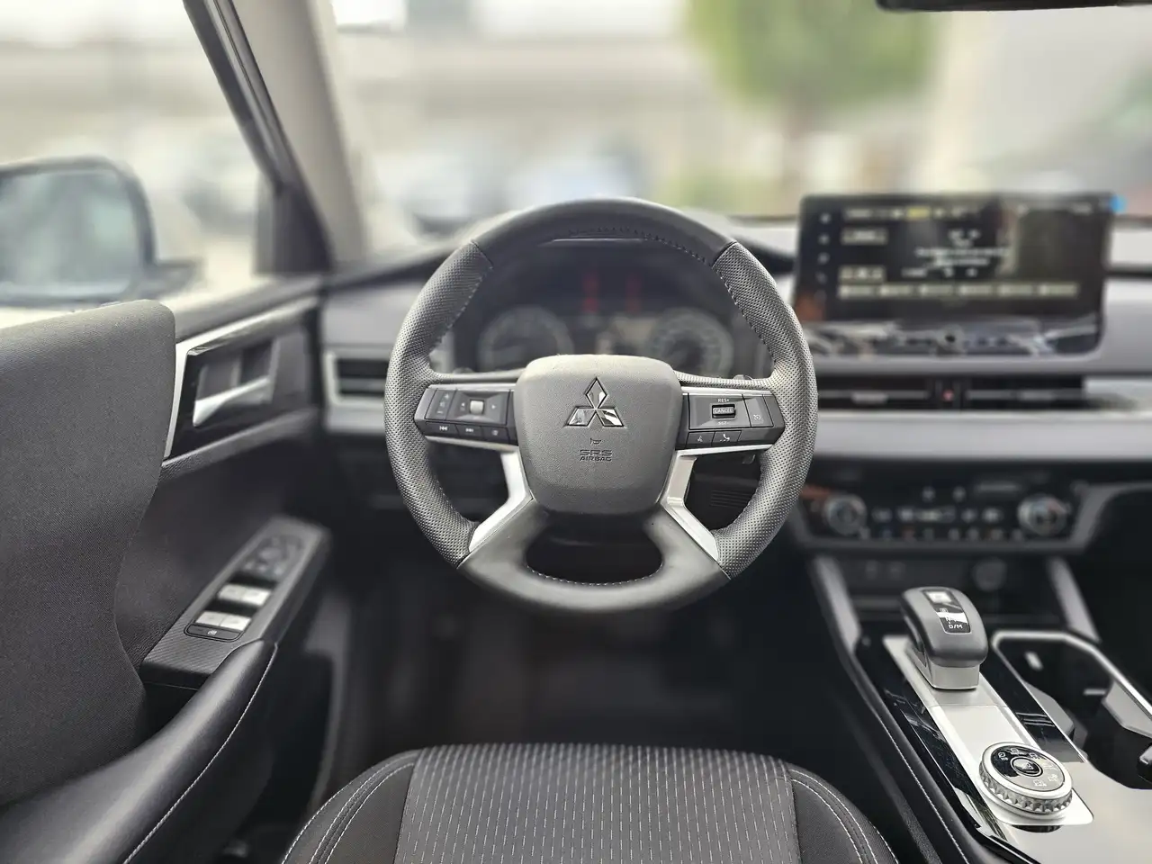 Mitsubishi Outlander снимка Mitsubishi Outlander