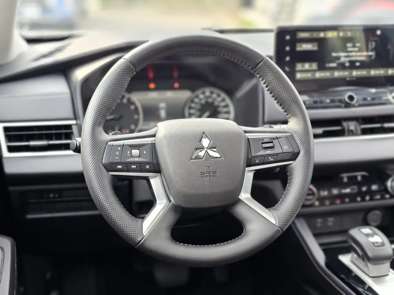 Mitsubishi Outlander снимка Mitsubishi Outlander