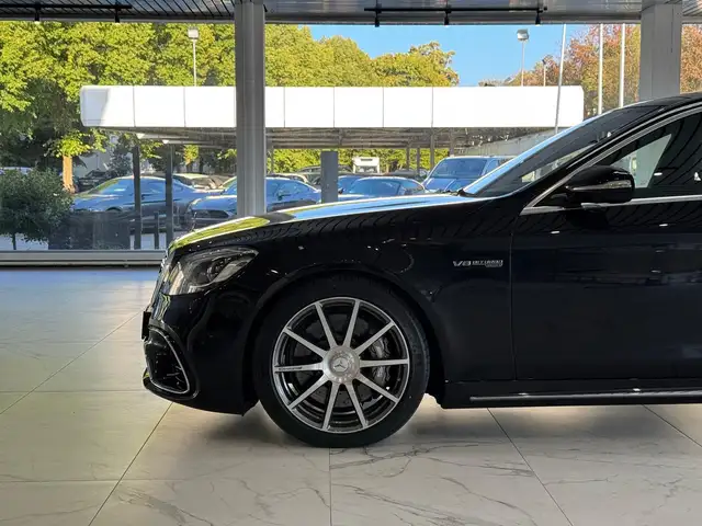 Mercedes-Benz S-Class view 4