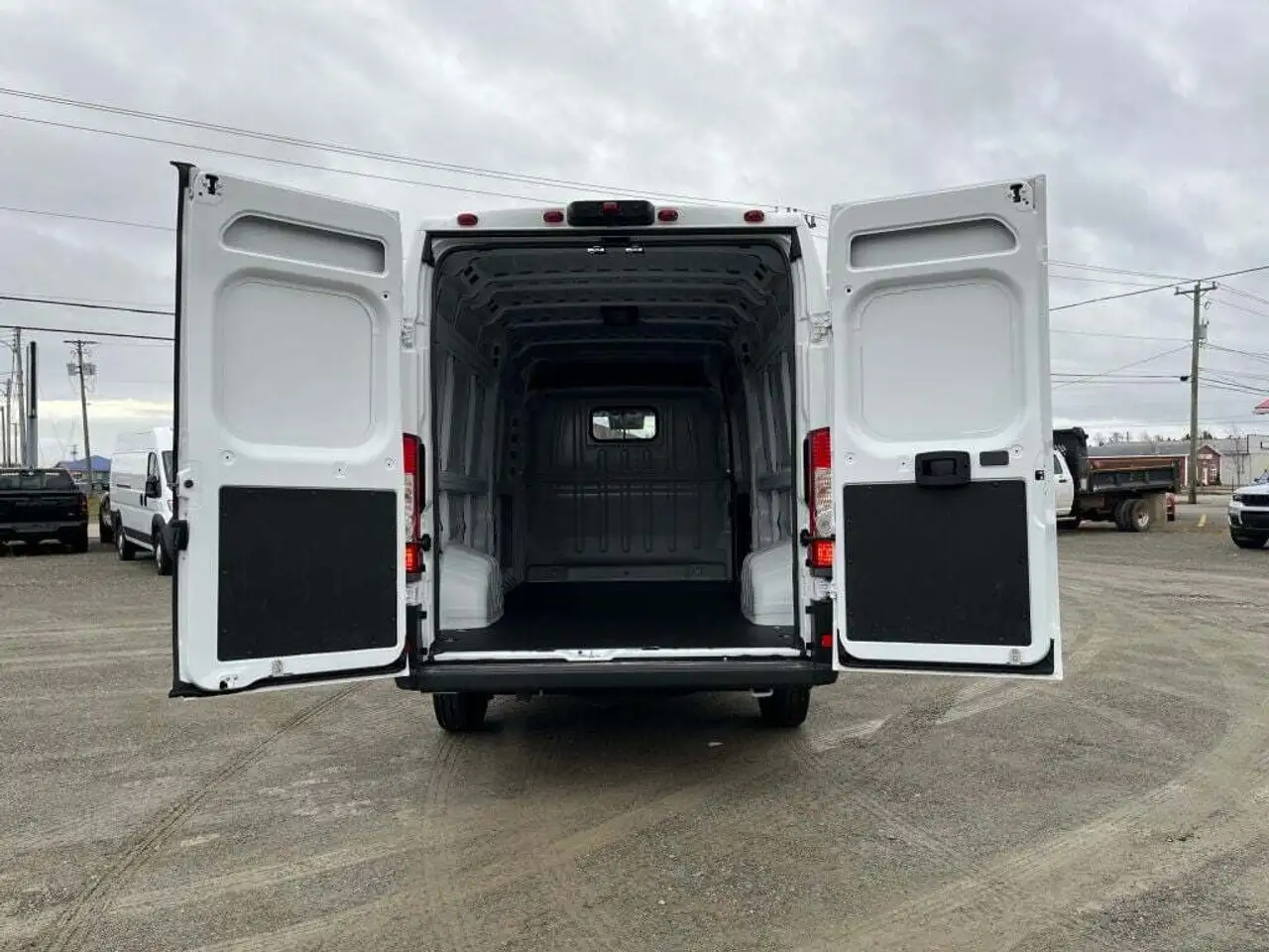RAM ProMaster 3500 снимка RAM ProMaster 3500