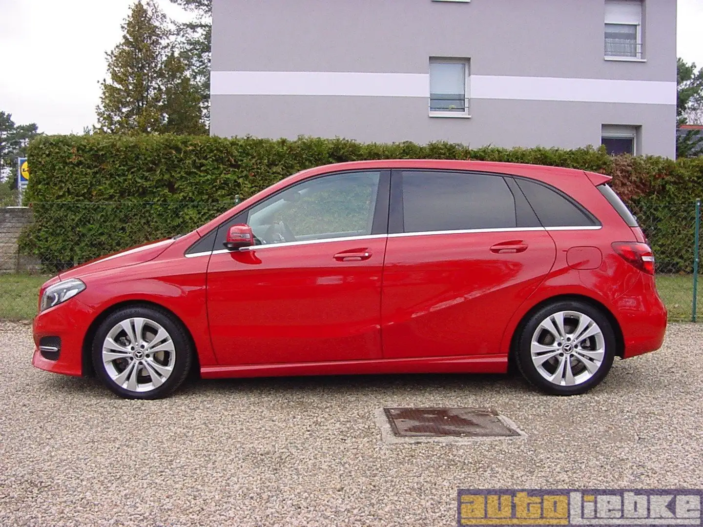 Mercedes-Benz B 200 AUTOM,LED,NAVI-COM,DISTR,TW-A,SHZ,PARK-ASS,A-CP,BT Rouge - 2