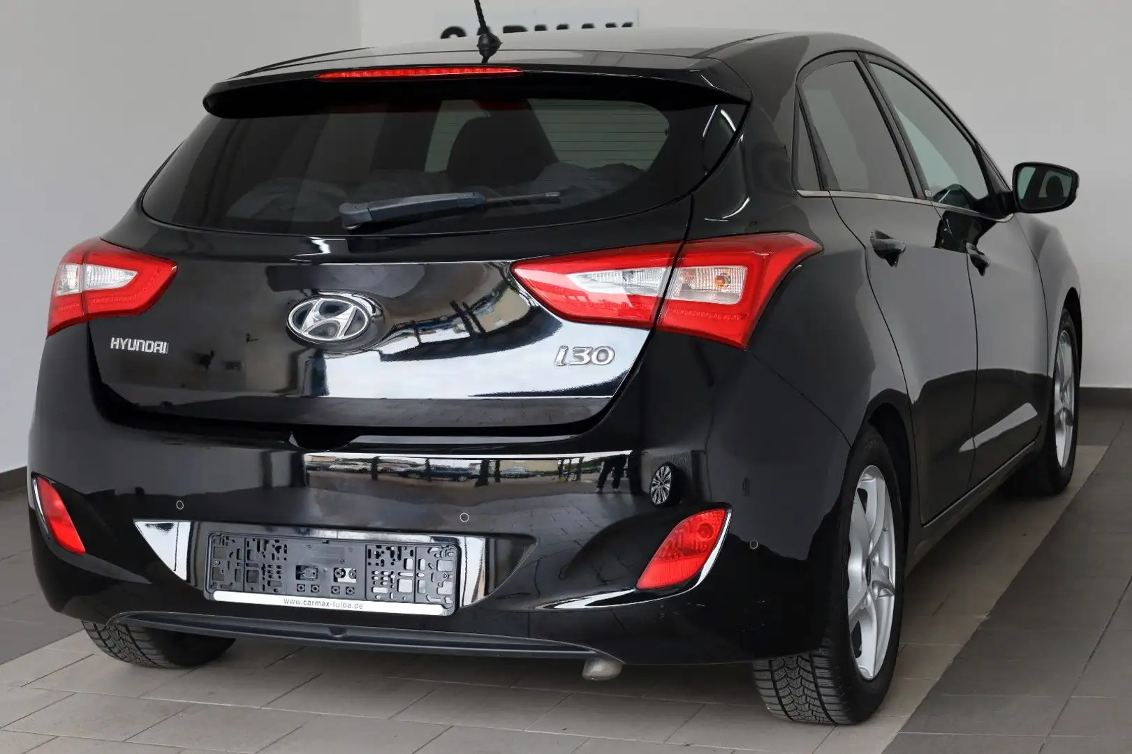 Hyundai i30 blue Passion SH,PDC,8 fach bereift Schwarz - 2