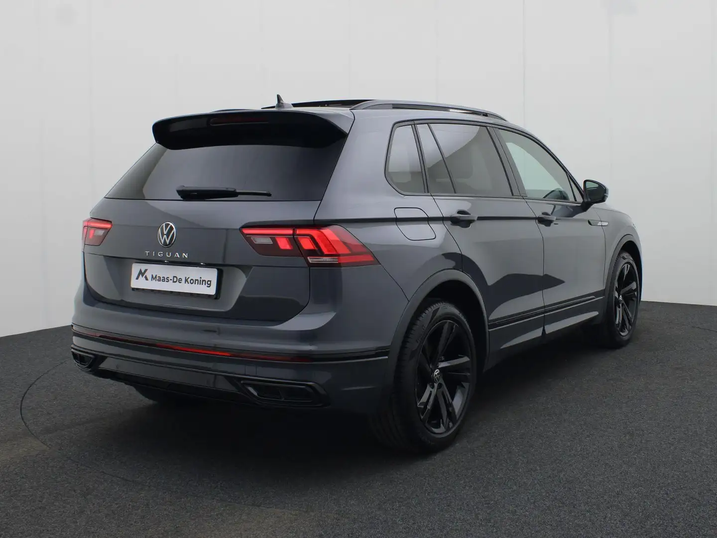 Volkswagen Tiguan 1.5TSI/150PK R-Line Blackstyle DSG · Panoramadak · Grau - 2