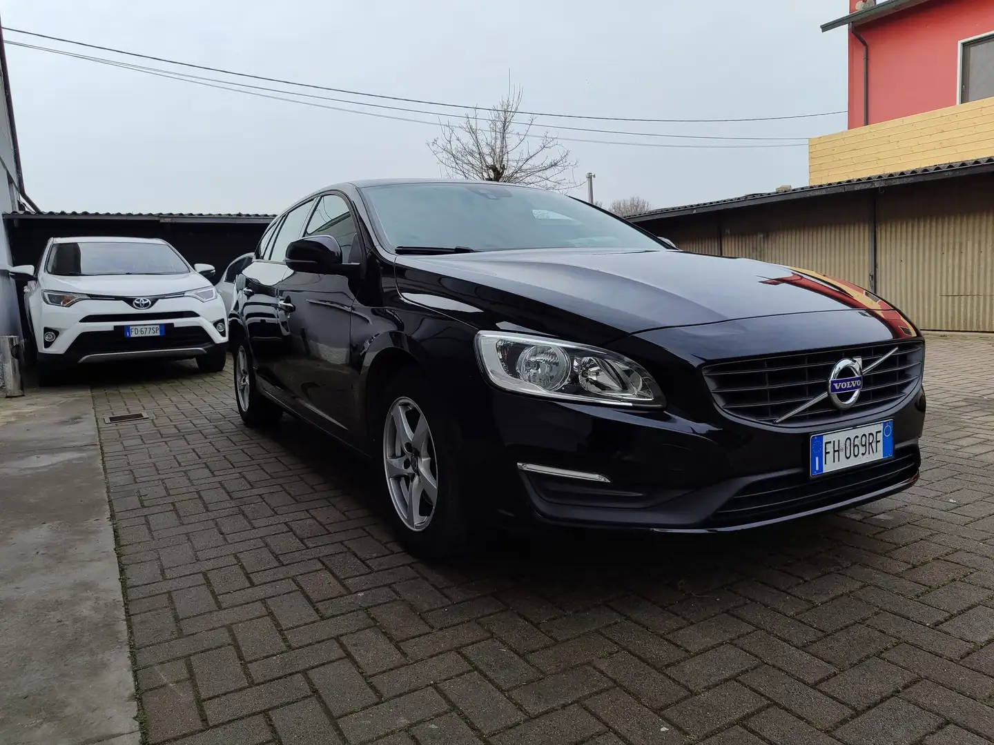 Volvo V60 V60 2.0 d2 Business geartronic Noir - 1