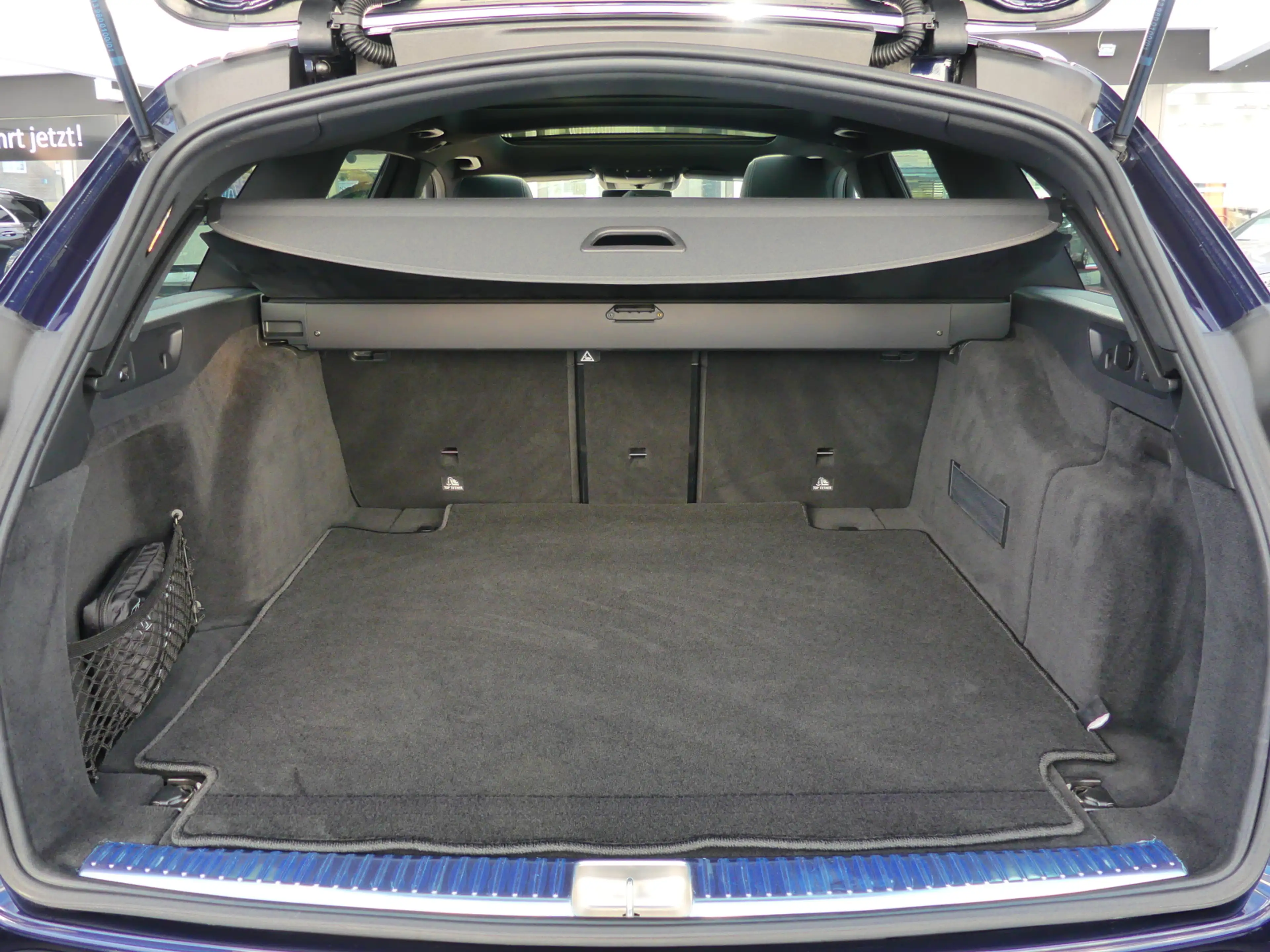 Mercedes-Benz E 450 E 450 T AMG 4M Distronic+360°Kam+Pano+StdHzg+AHK — photo 11