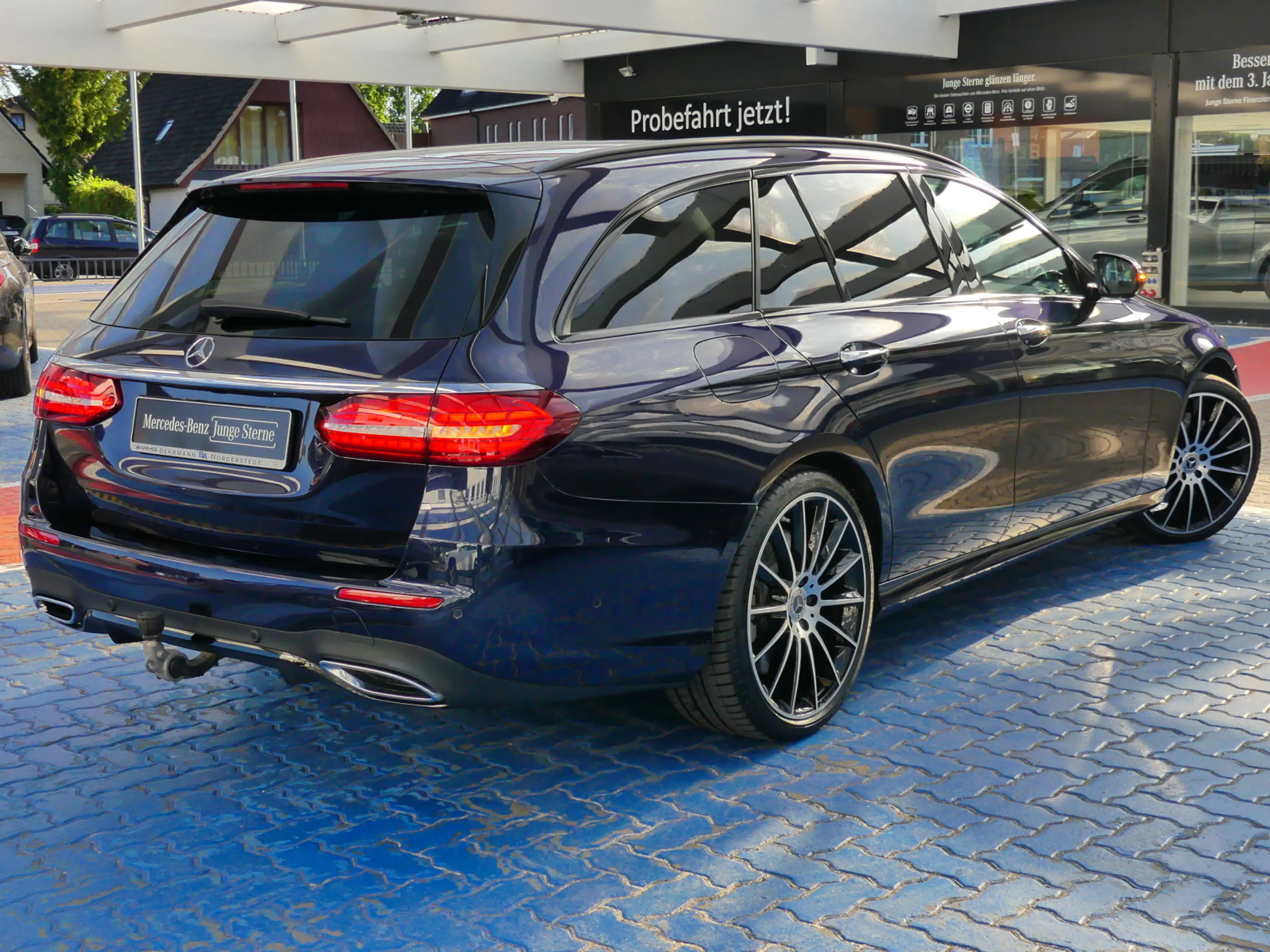 Mercedes-Benz E 450 E 450 T AMG 4M Distronic+360°Kam+Pano+StdHzg+AHK — photo 4