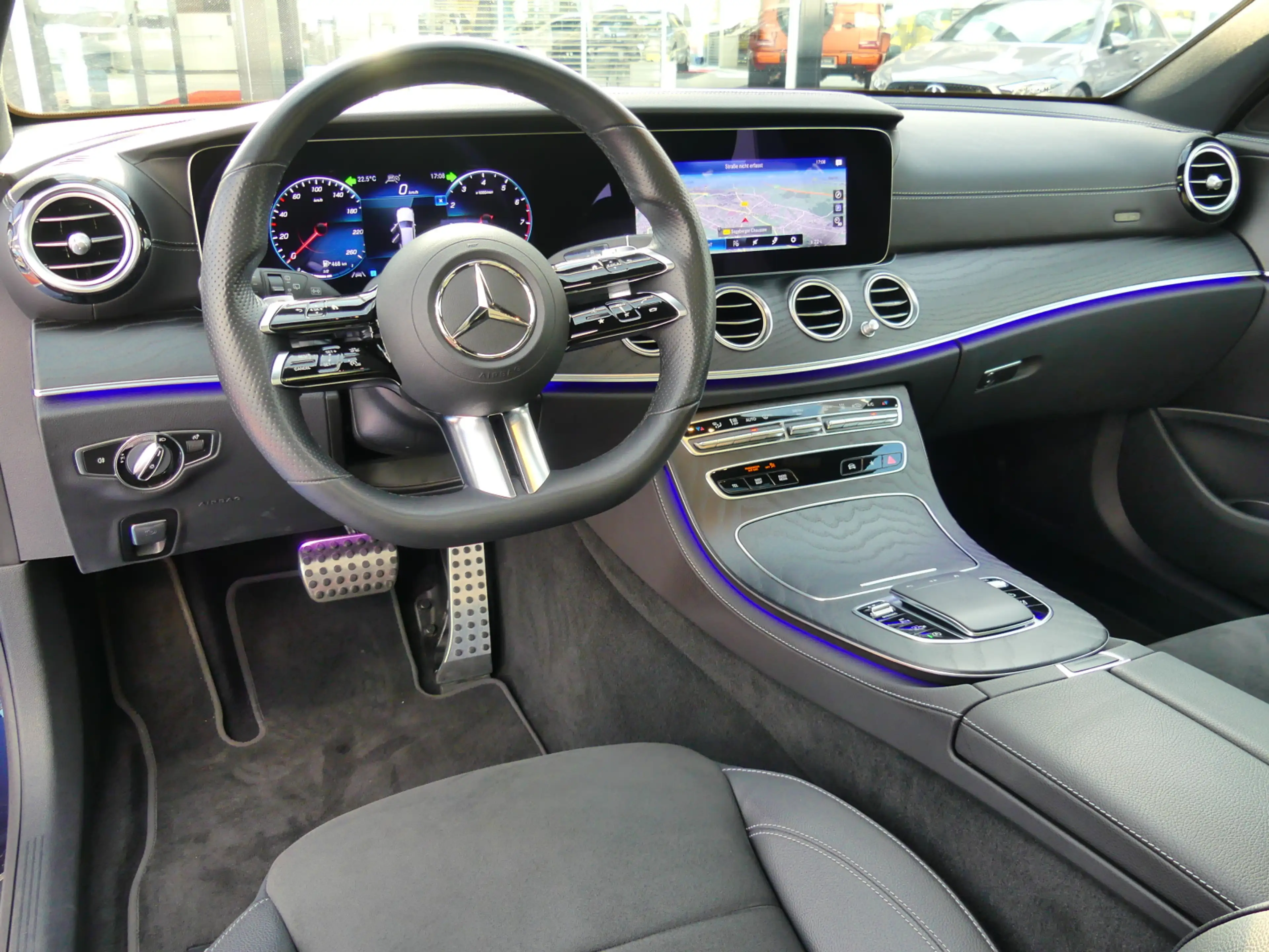 Mercedes-Benz E 450 E 450 T AMG 4M Distronic+360°Kam+Pano+StdHzg+AHK — photo 6