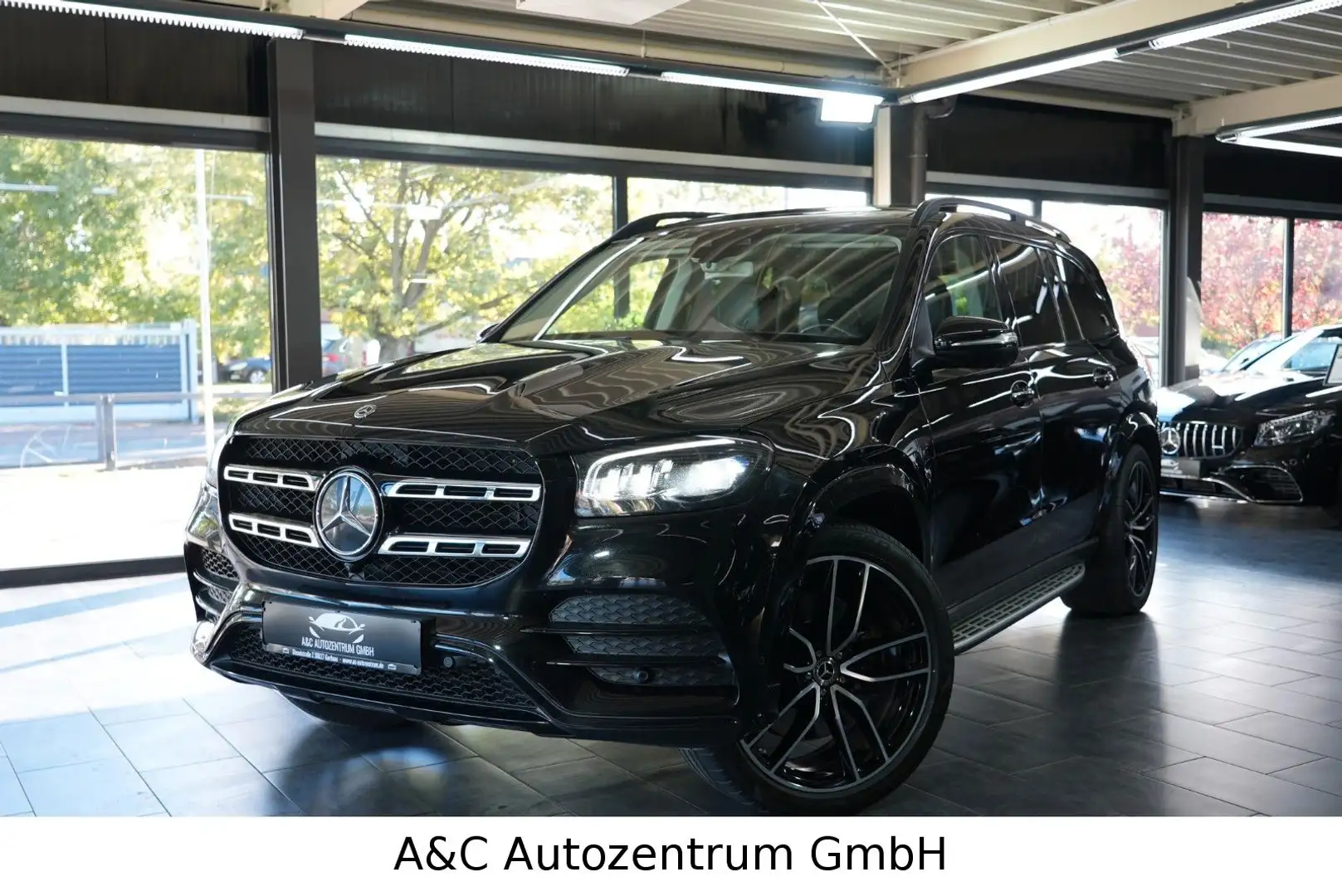 Mercedes-Benz GLS 350 d 4Matic AMG Line Schwarz - 2