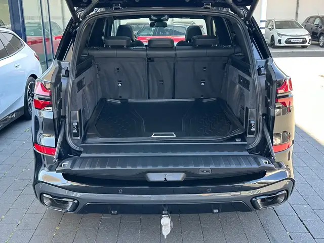 BMW X5 view 8