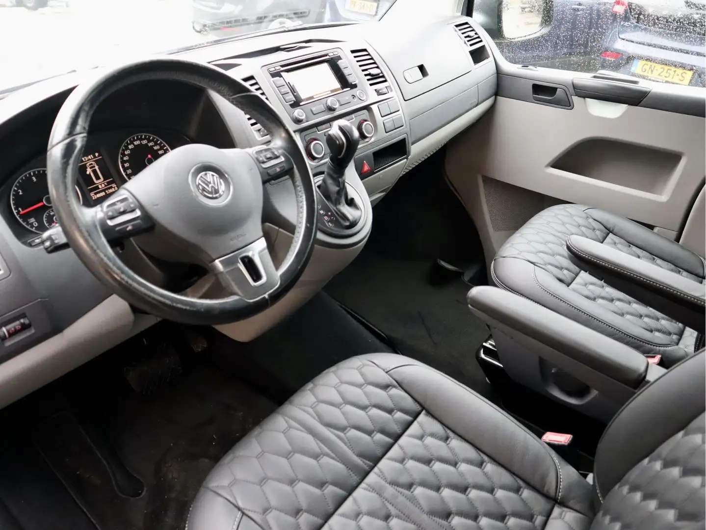 Volkswagen T5 Transporter 2.0 TDI 140PK DSG LANG LUXE CABINE - 2