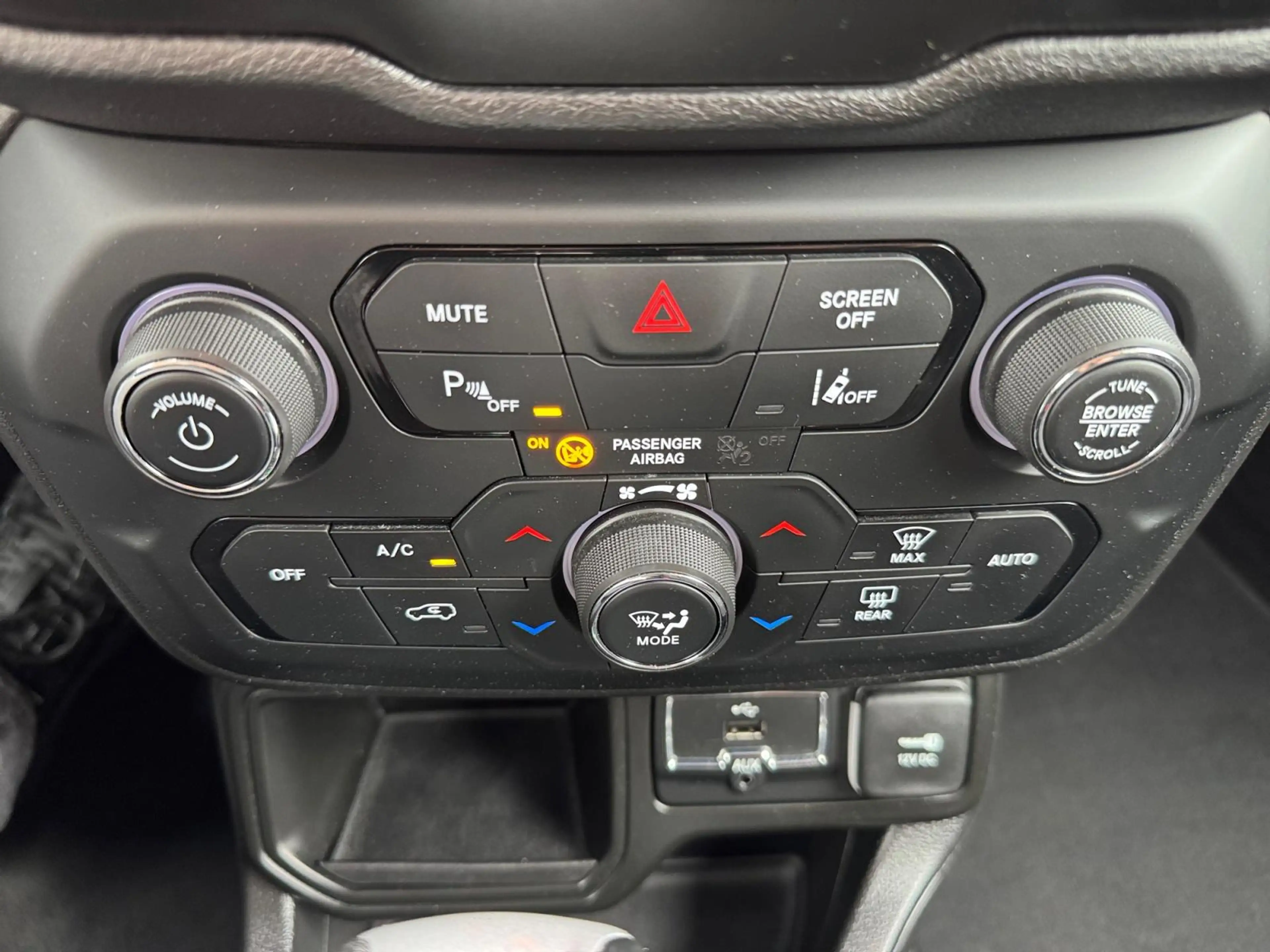Jeep Renegade 1.4 MultiAir Aut6 Night Eagle ✅ ACC ✅ CarPlay ✅ Na — photo 9
