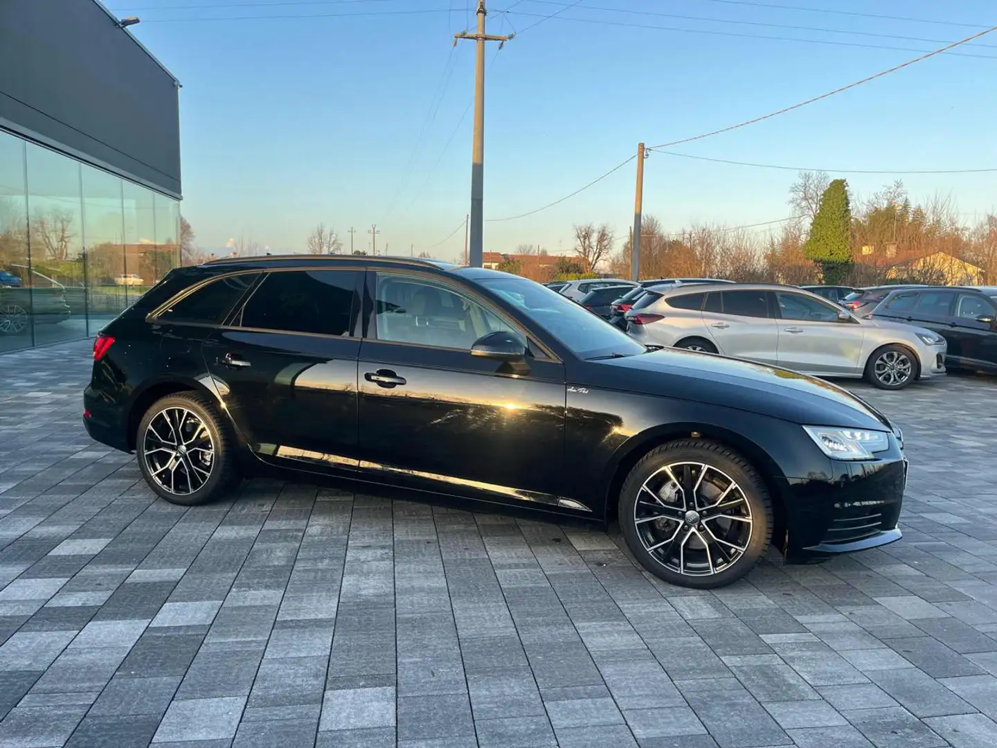 Audi A4 Avant 40 TDI S tronic Business Sport Noir - 2