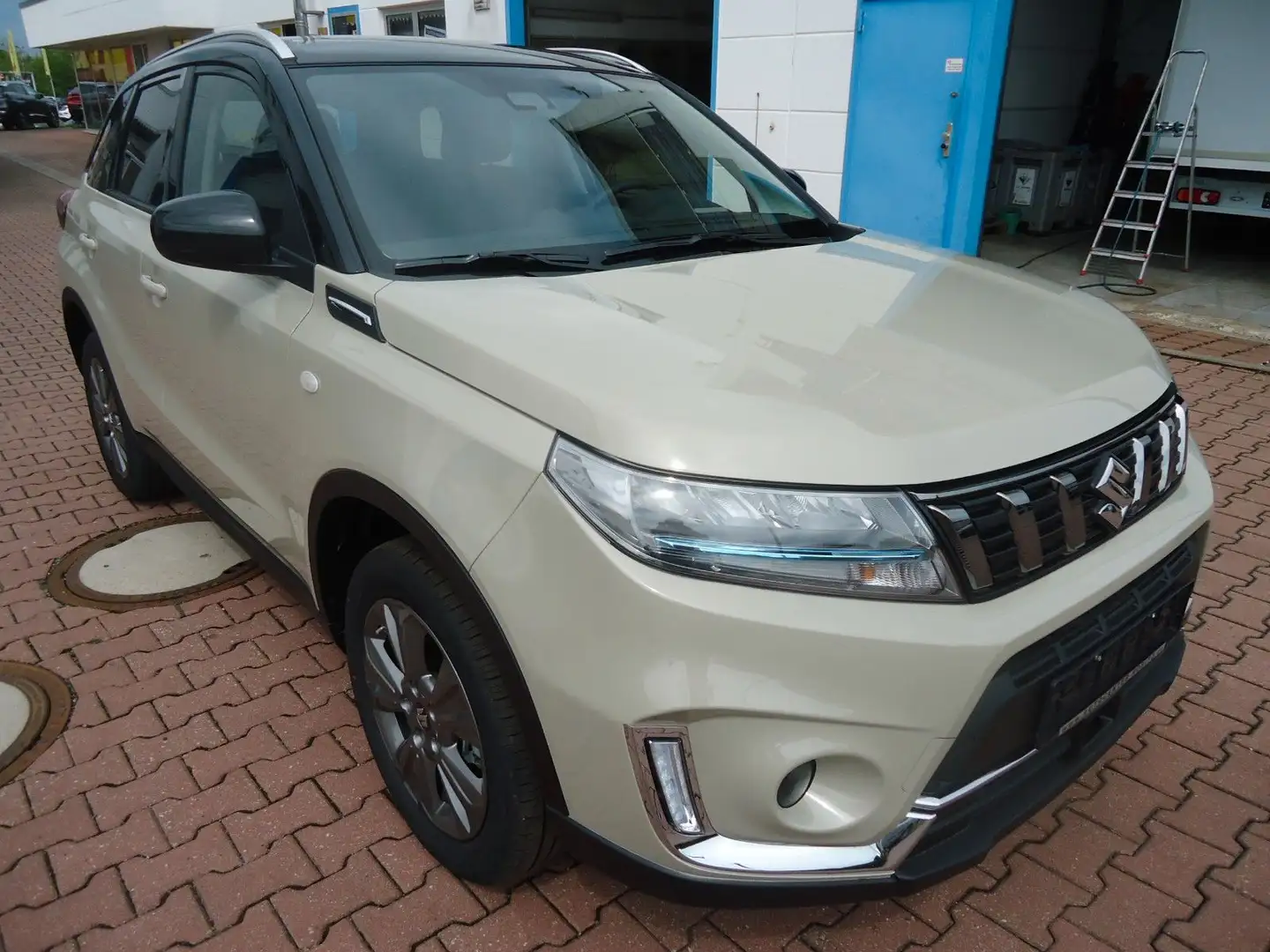 Suzuki Vitara 1.4 BOOSTERJET Hybrid Comfort *Navi-LED* Beige - 2