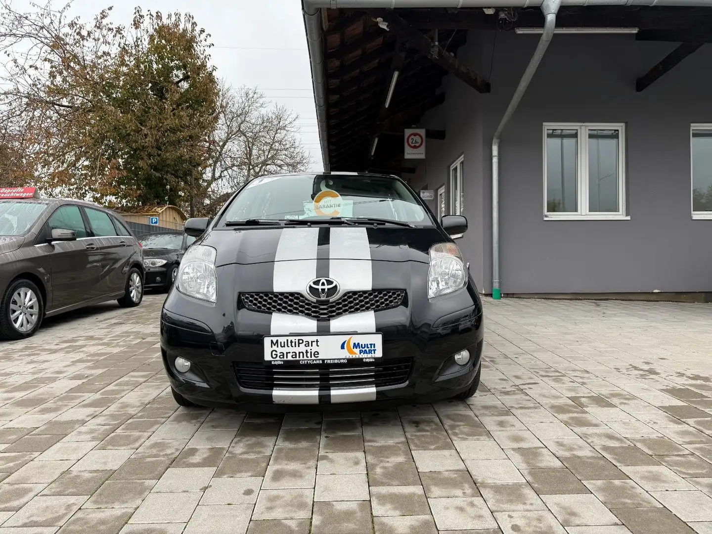 Toyota Yaris Life Noir - 1
