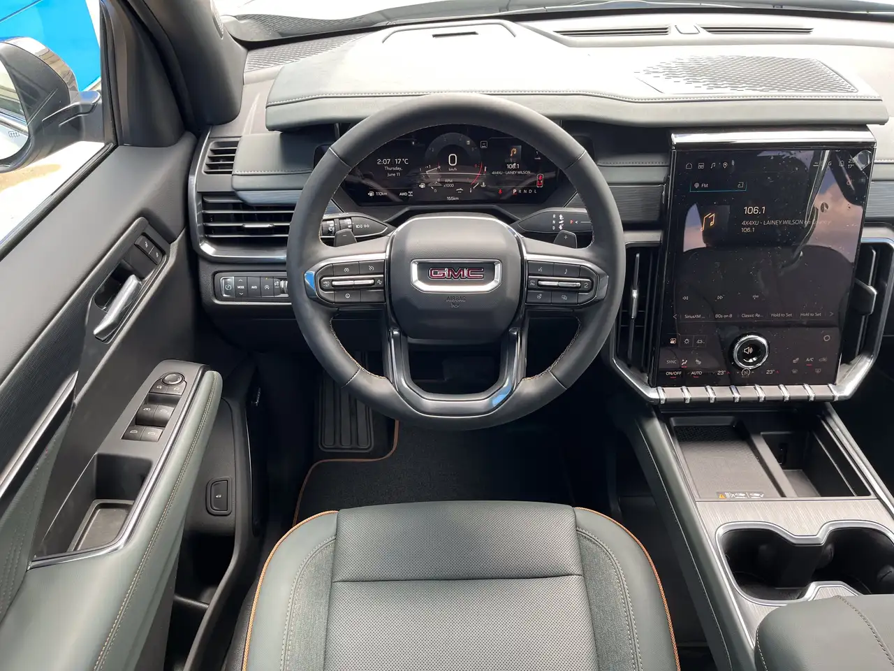 GMC Acadia снимка GMC Acadia