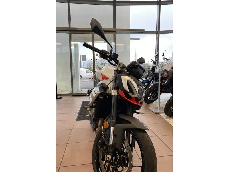 Aprilia Tuono - foto 4