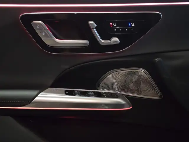 Mercedes-Benz E-Class view 18