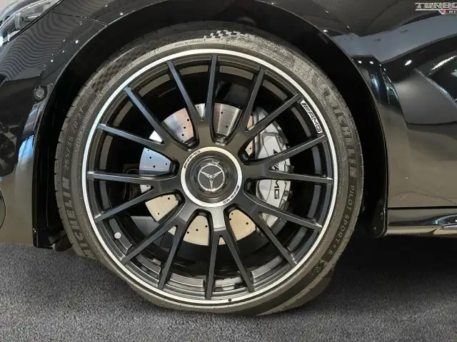 Mercedes-Benz E-Class view 5