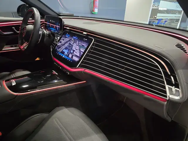 Mercedes-Benz E-Class view 28