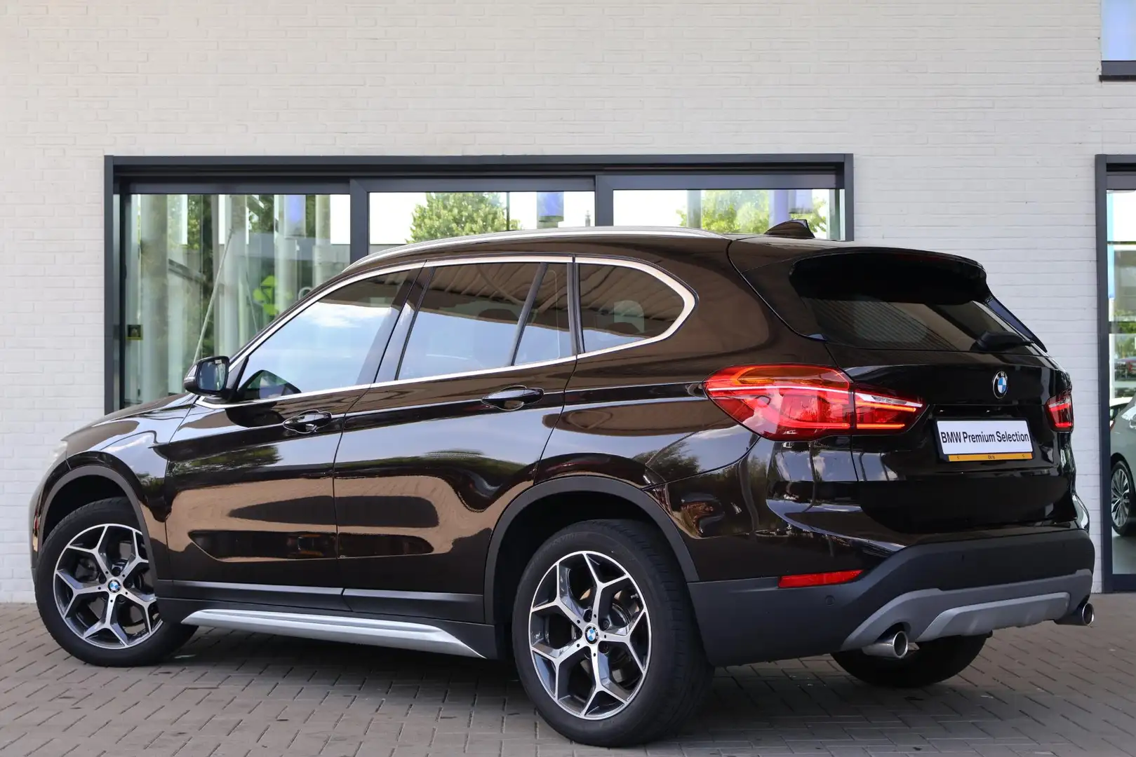 BMW X1 sDrive20i Orange Edition II | Parking Pack | Panor Bruin - 2