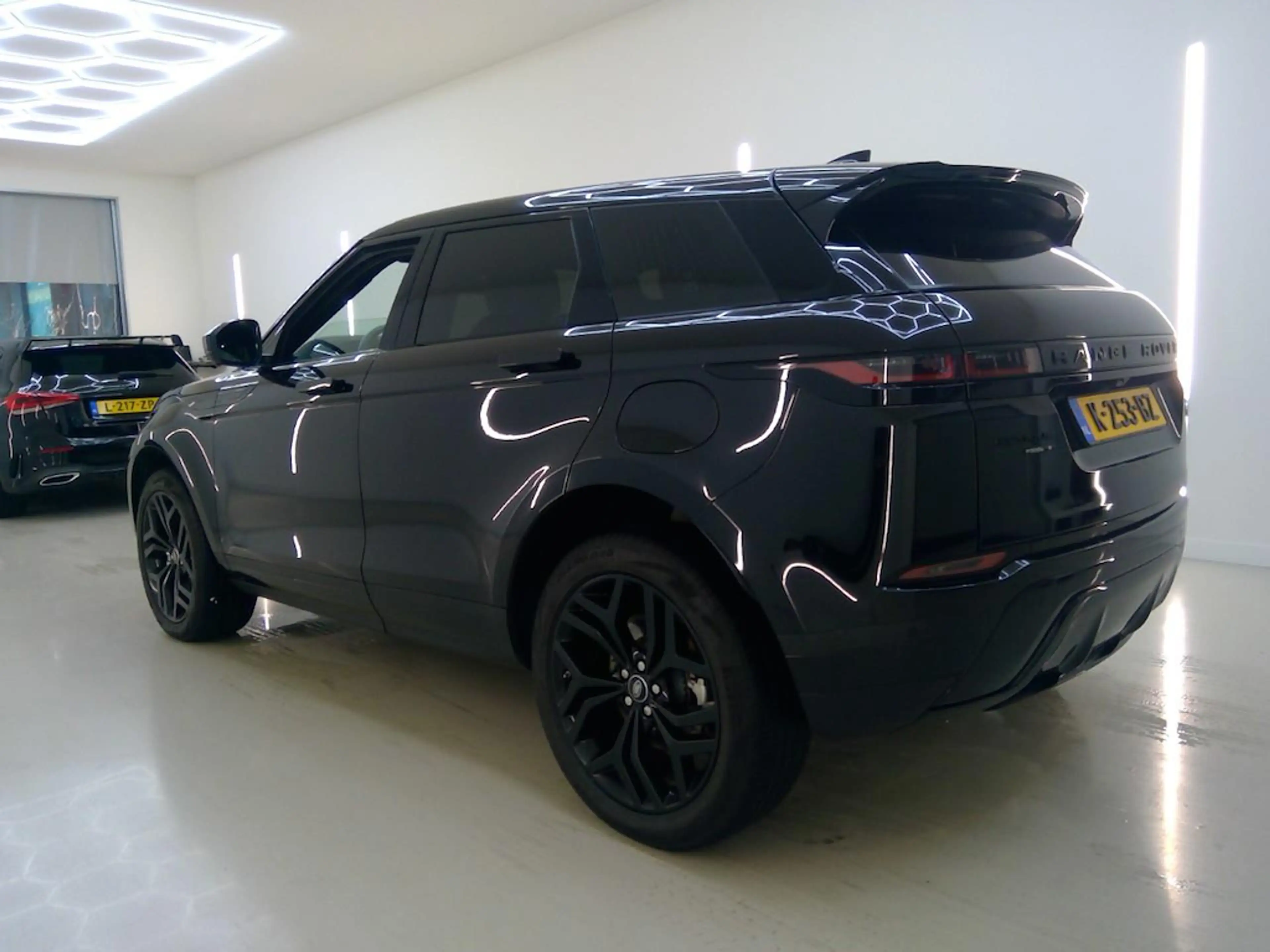 Land Rover Range Rover Evoque 1.5 P300e PHEV AWD NL-AUTO | BLACK PACK | SURROUND — photo 3