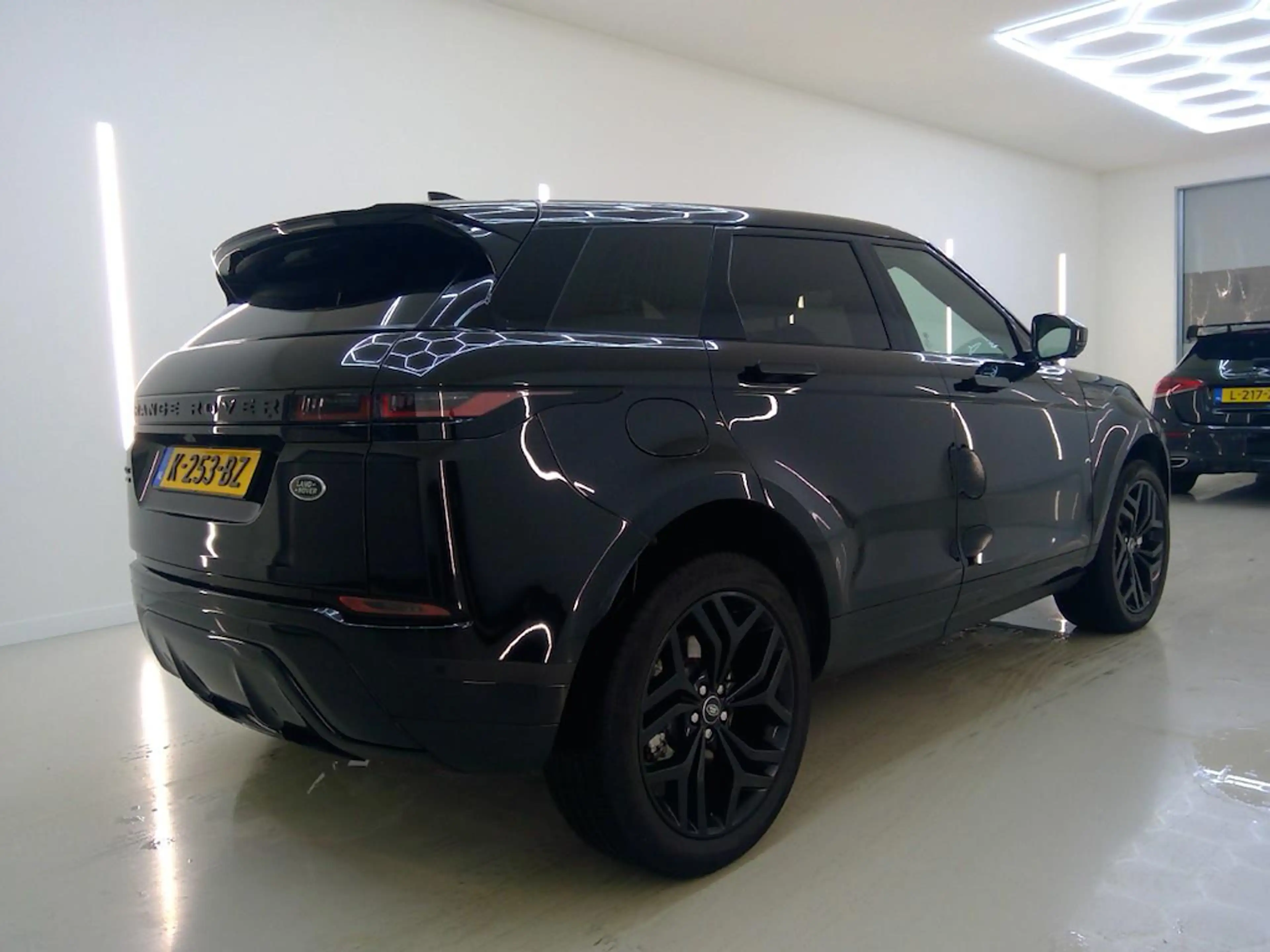 Land Rover Range Rover Evoque 1.5 P300e PHEV AWD NL-AUTO | BLACK PACK | SURROUND — photo 4