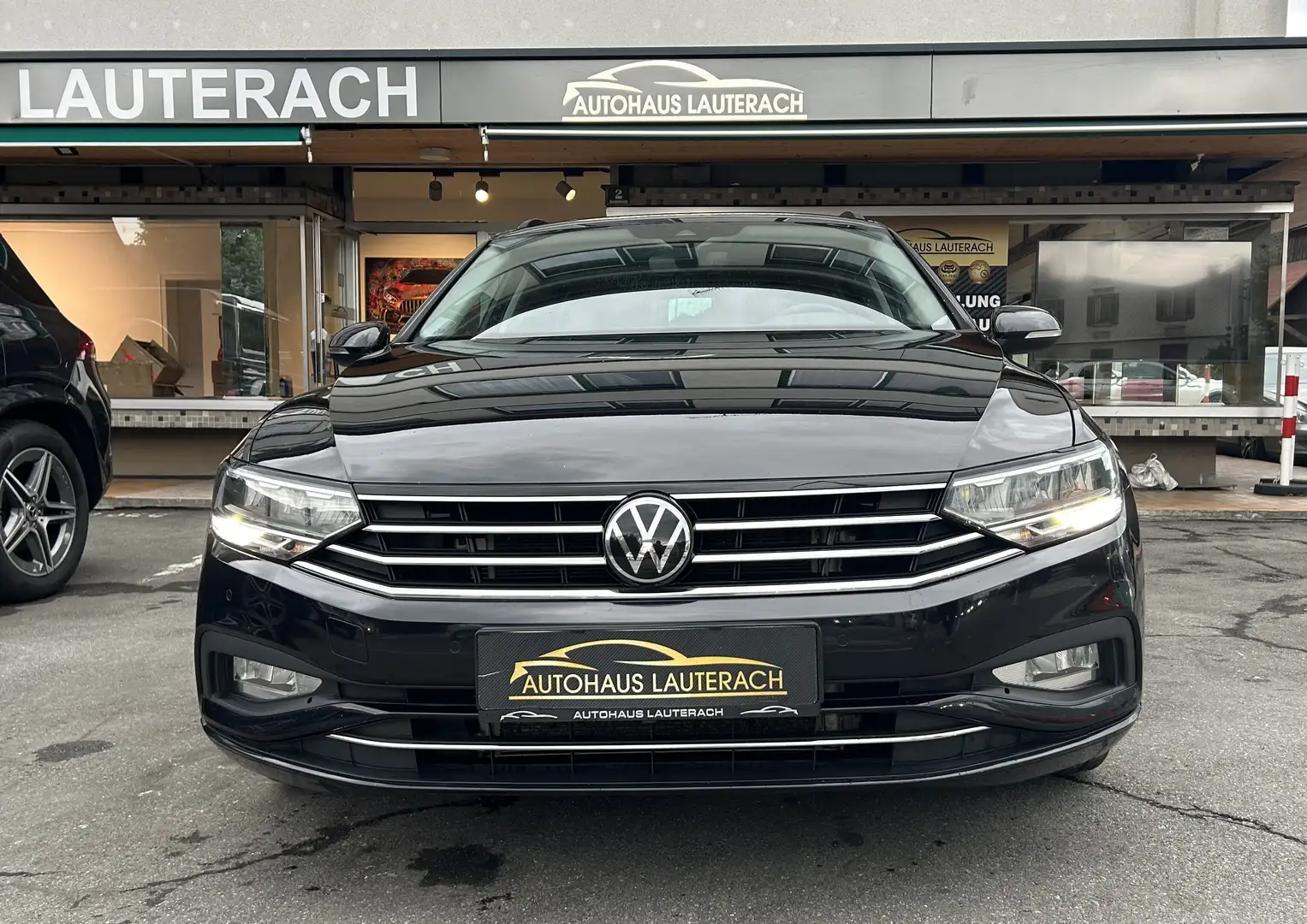 Volkswagen Passat Variant Business 2,0 SCR TDI DSG *1.HAND *APP *LED *ACC Schwarz - 2