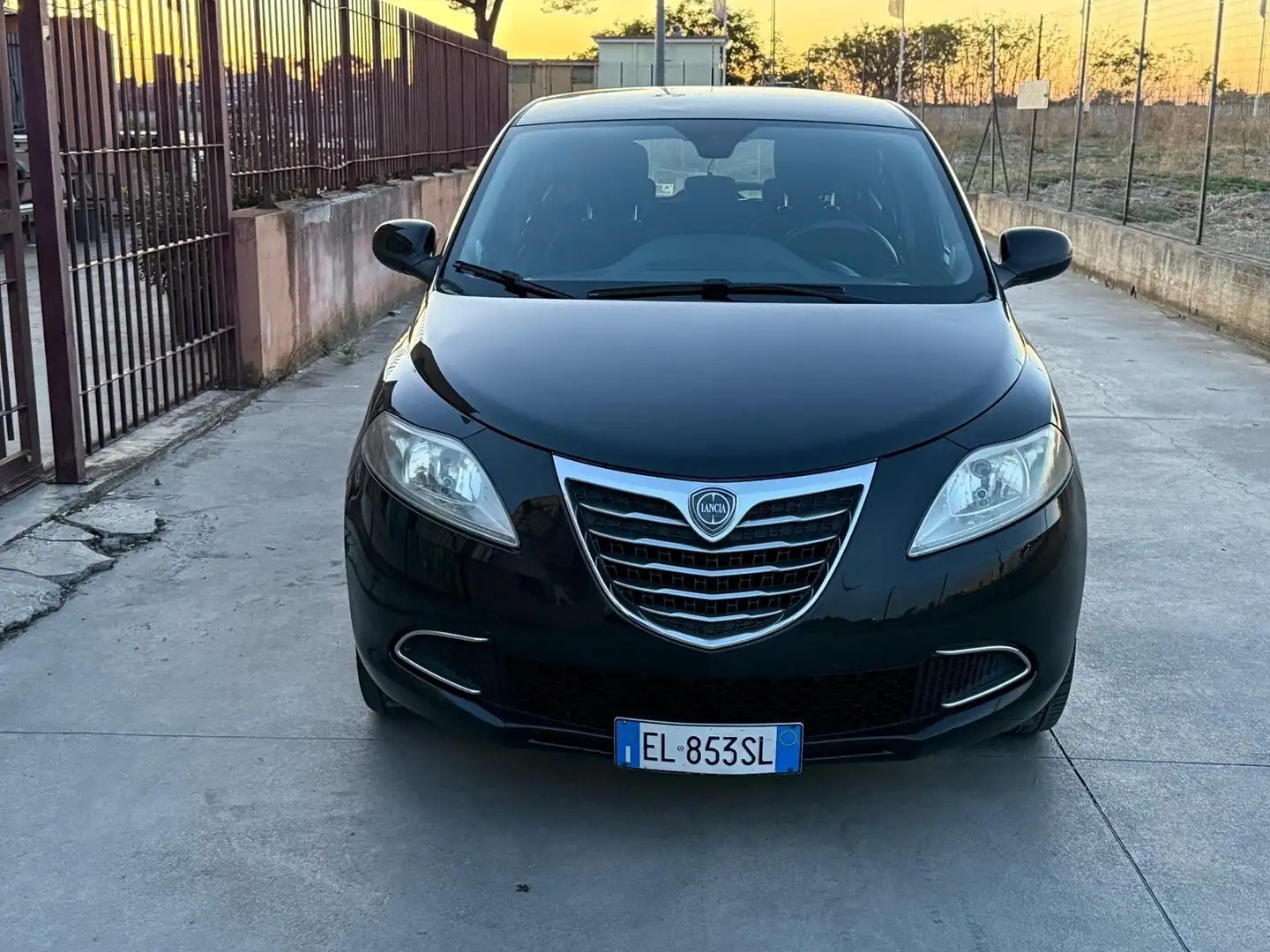 Lancia Ypsilon Ypsilon 1.2 69 CV 5 porte GPL Ecochic Silver Negro - 1