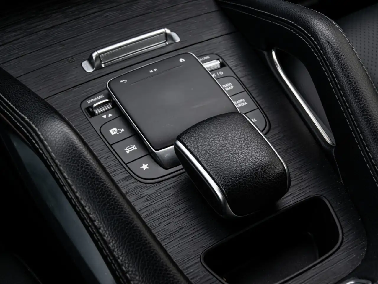 Mercedes-Benz GLE снимка Mercedes-Benz GLE