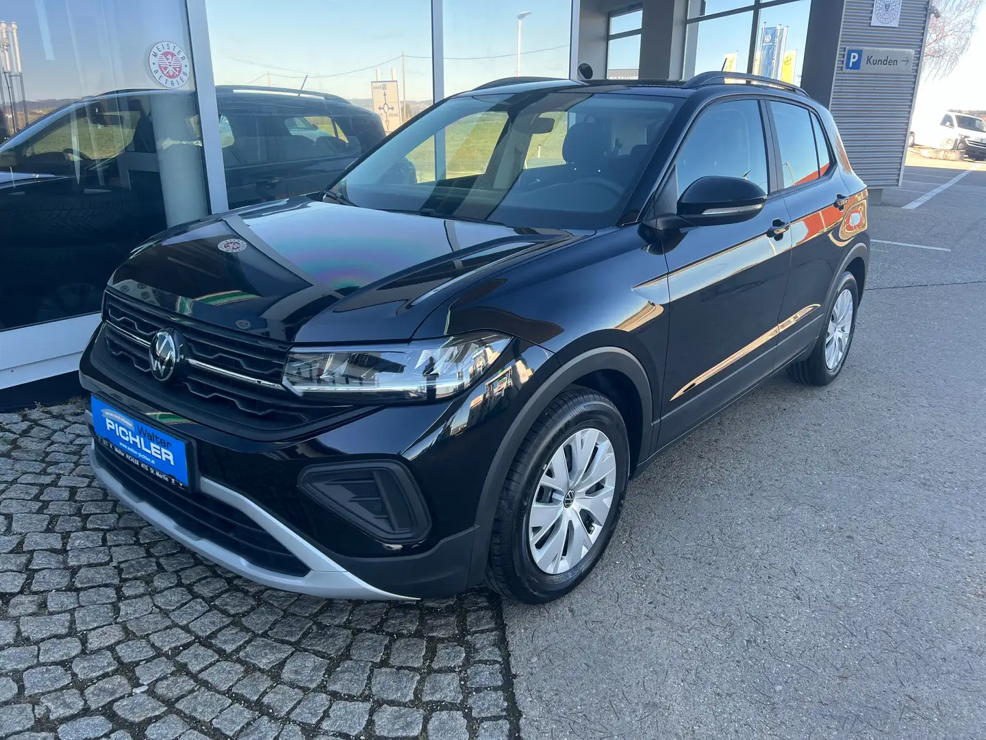 Volkswagen T-Cross TSI 4Me Schwarz - 1