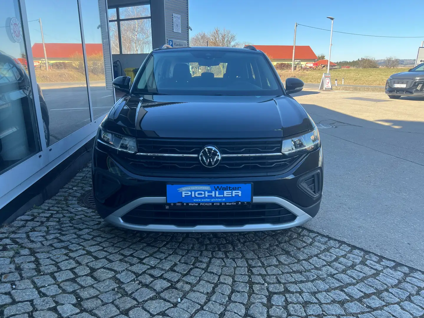 Volkswagen T-Cross TSI 4Me Schwarz - 2