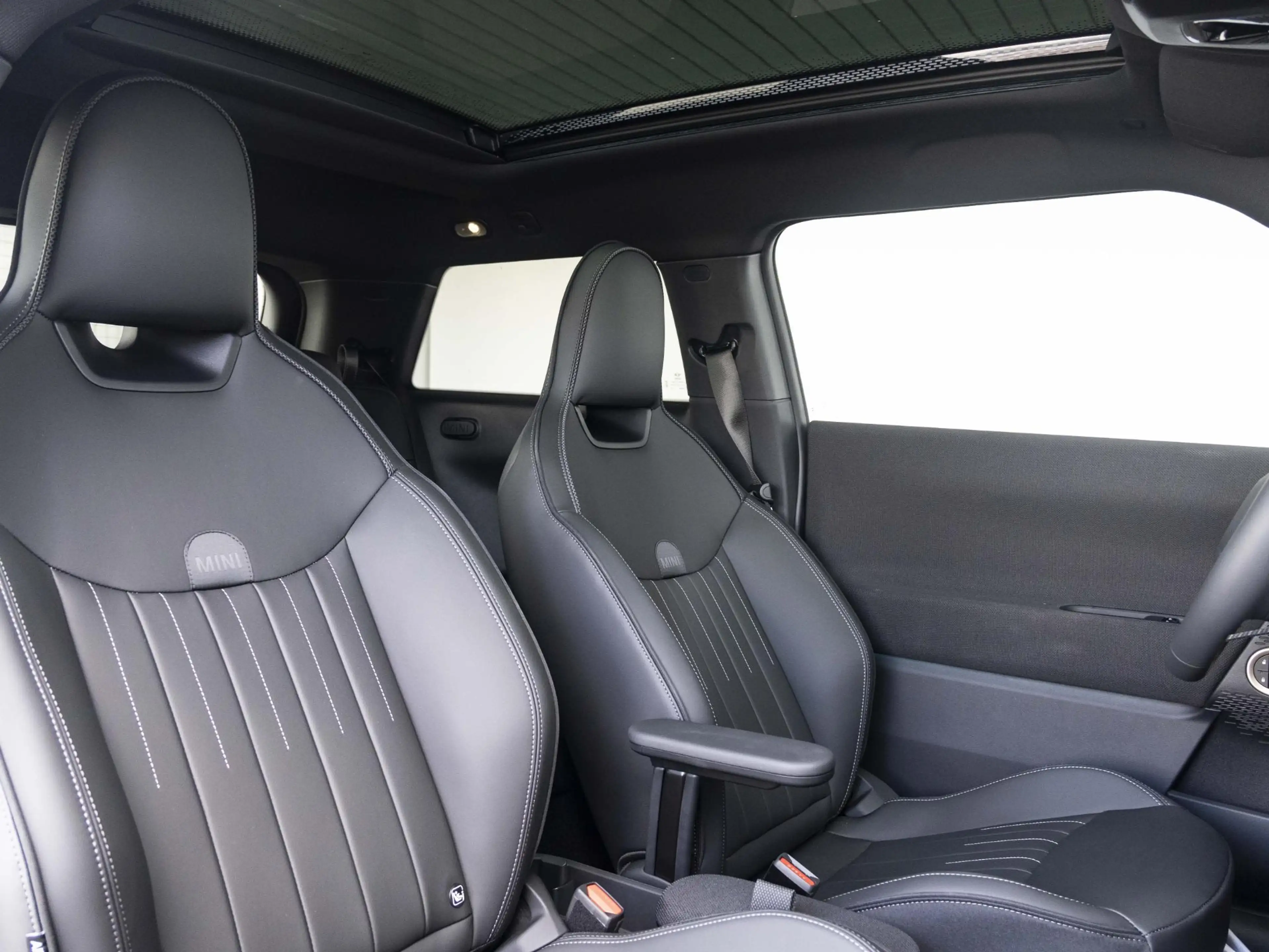 MINI Cooper E 3-Deurs Favoured | Pakket L — photo 4