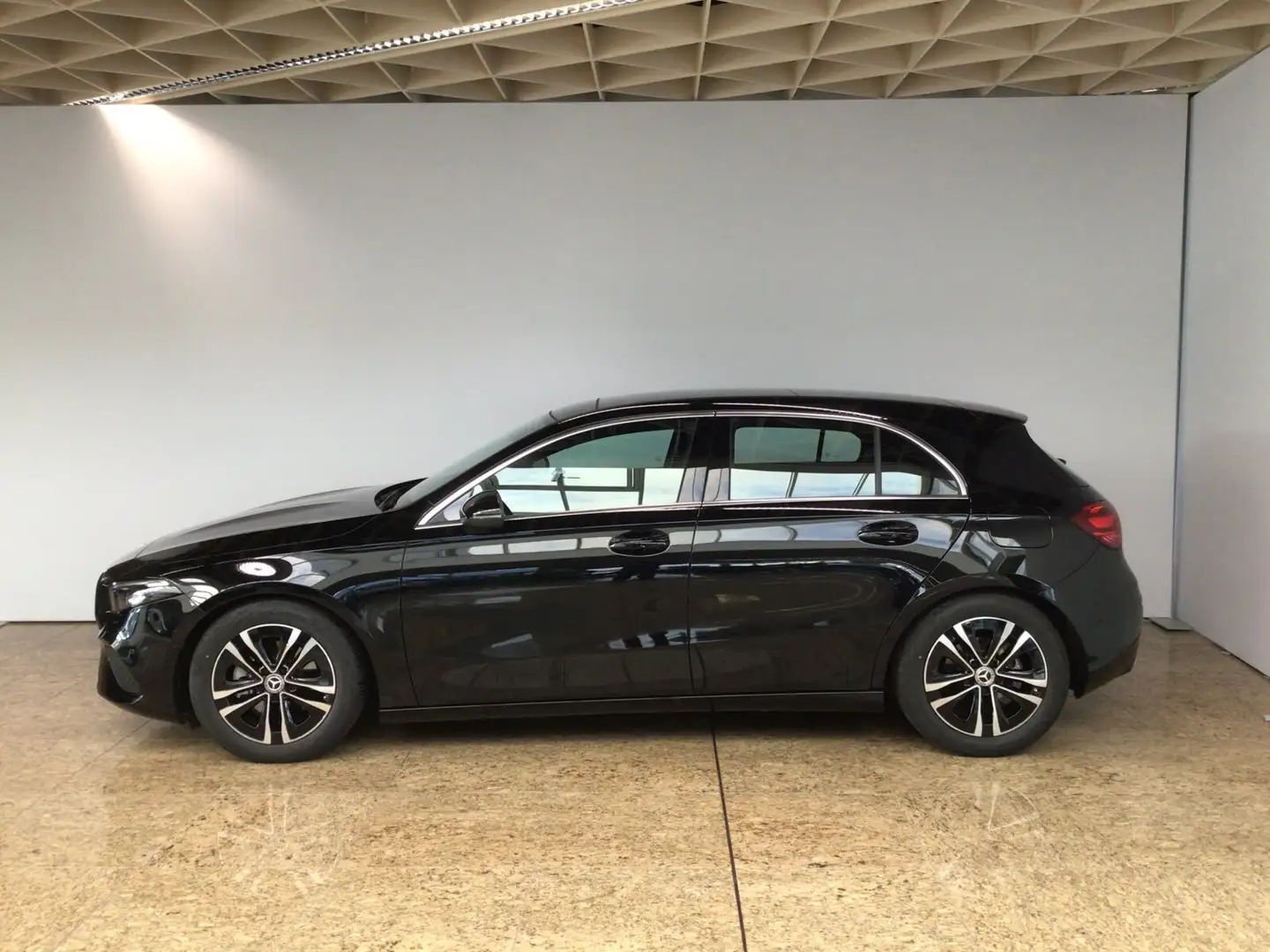 Mercedes-Benz A 200 A 200 d Progressive Advanced/Pano/Beam/Totw/VKZ Schwarz - 2