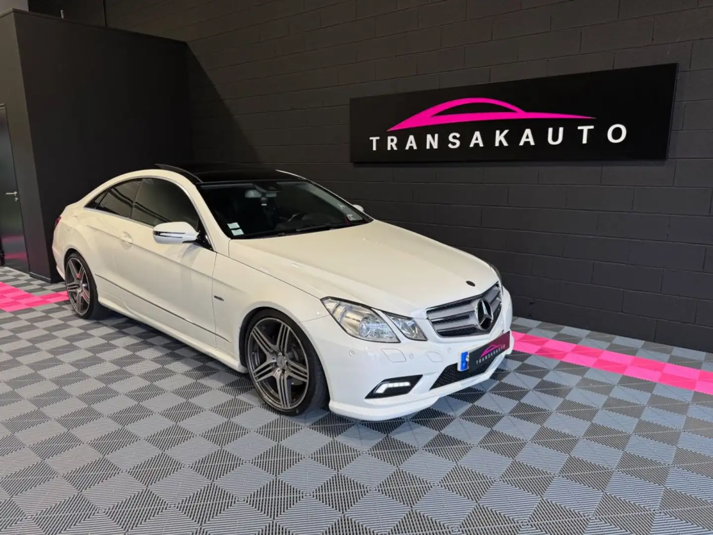 Mercedes-Benz E 350 COUPE V6 350 CDI BlueEfficiency Executive AMG Blanc - 1