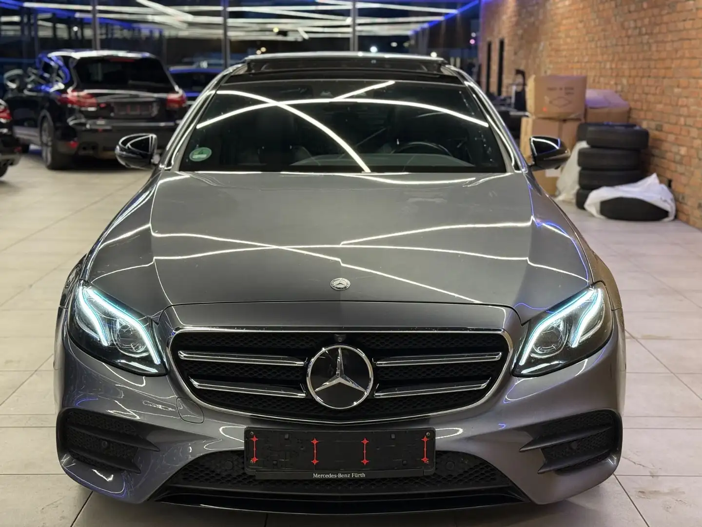 Mercedes-Benz E 350 d*2. HAND*AMG LINE*PANO*WIDE*360°KAM*DISTR. Grau - 2