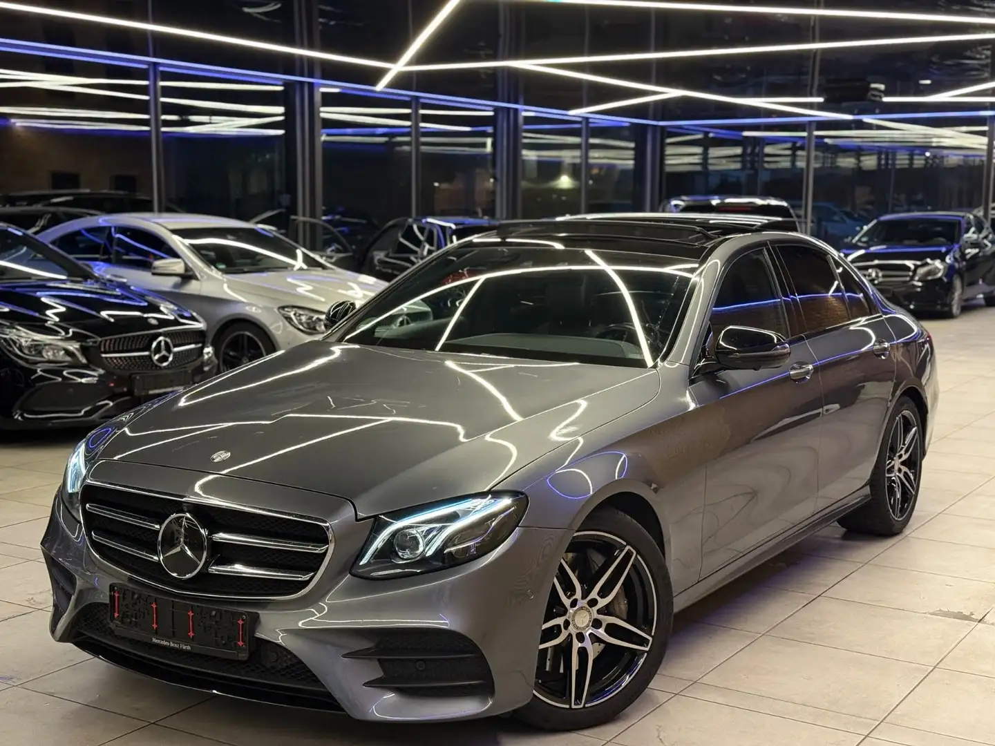 Mercedes-Benz E 350 d*2. HAND*AMG LINE*PANO*WIDE*360°KAM*DISTR. Grau - 1