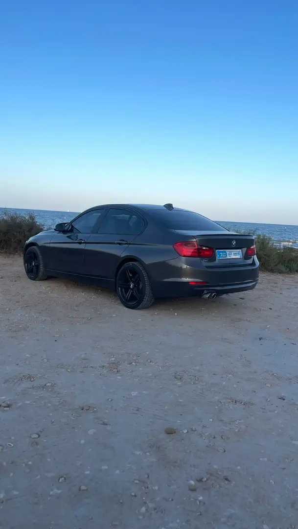 BMW 318 318d 143 ch 118 g Lounge A - 2