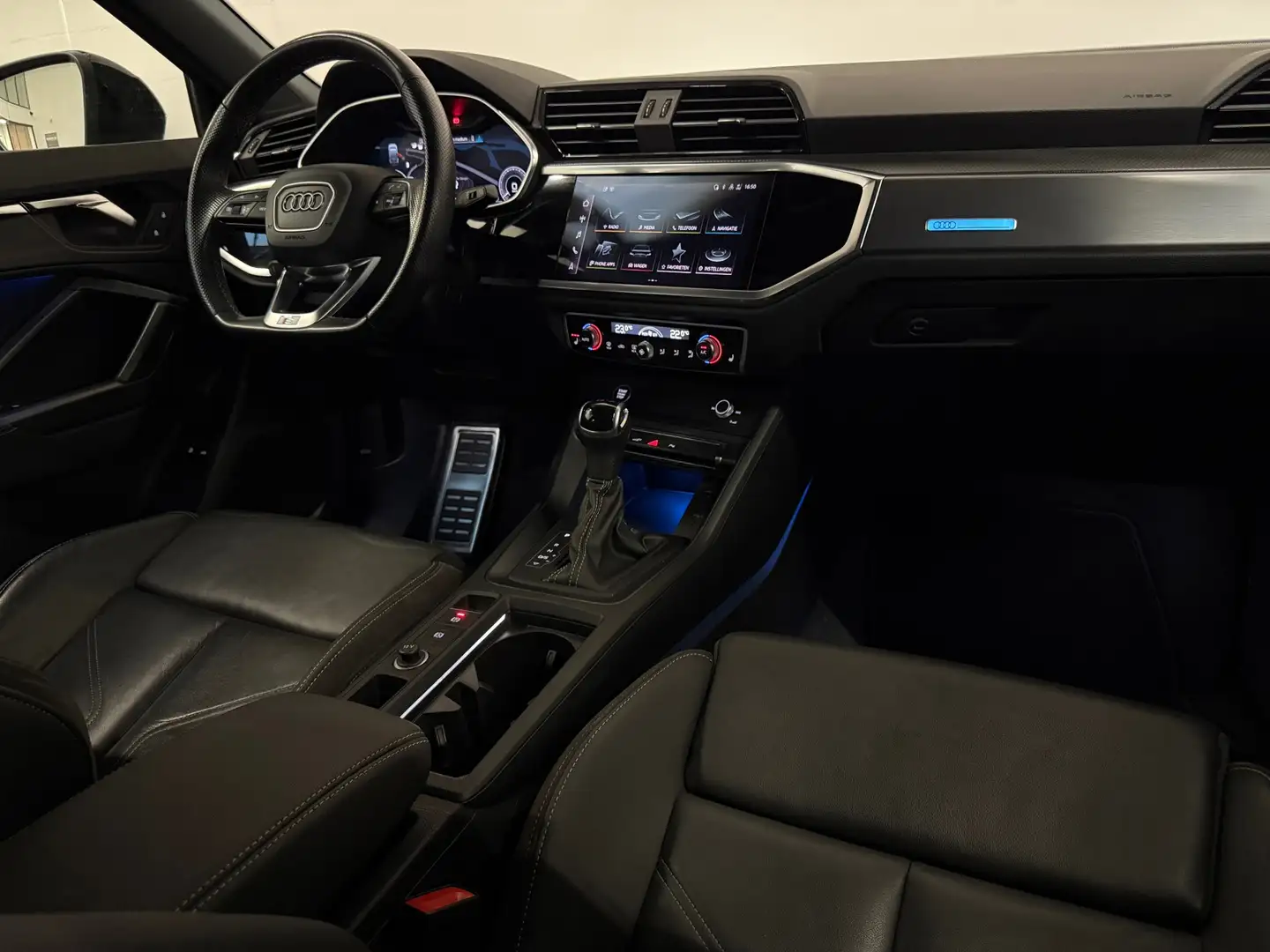 Audi Q3 Sportback 45 TFSI e 3 x S-line Pano Sfeer Cruise C Zwart - 2